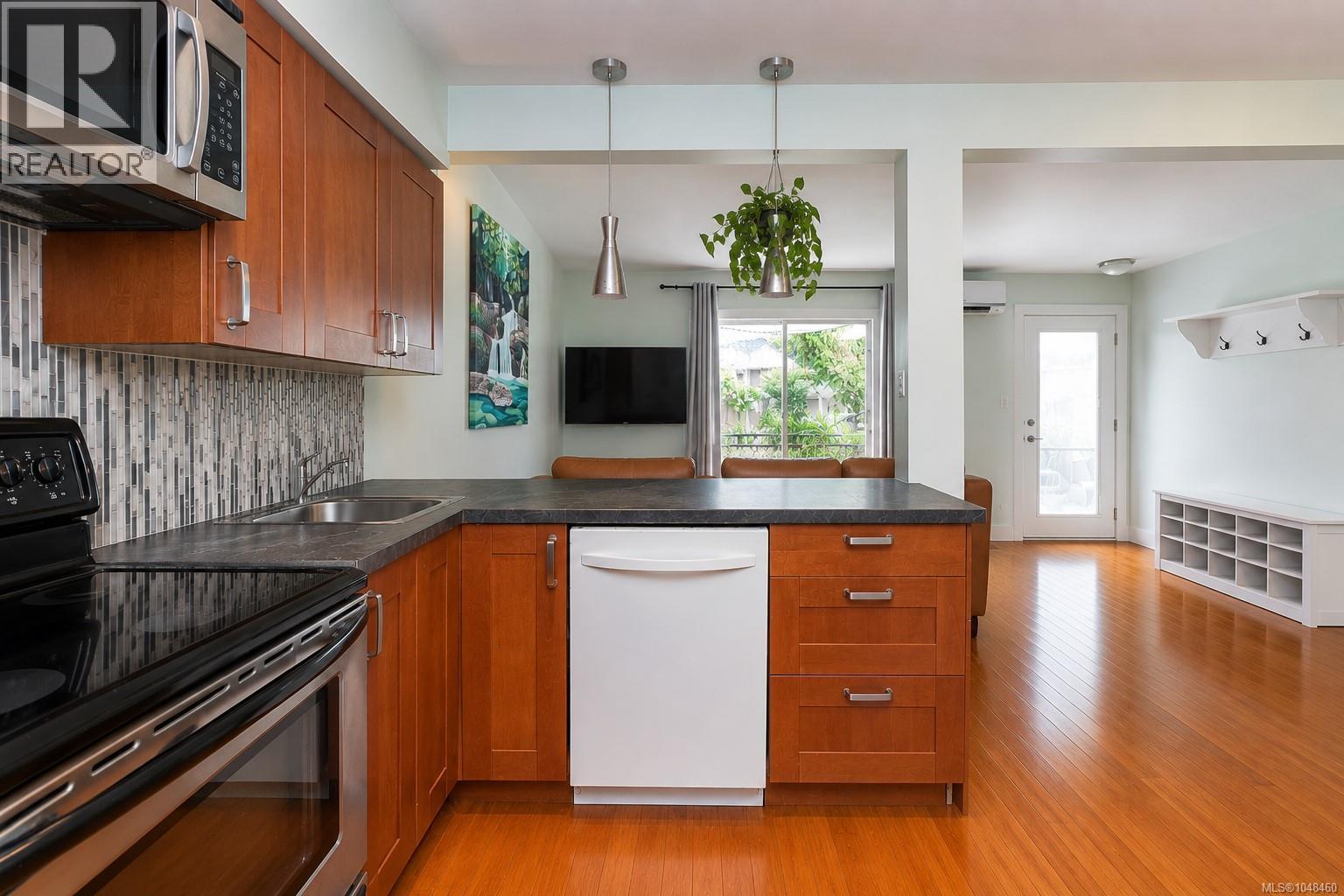 104 724 Sea Terrace, Victoria