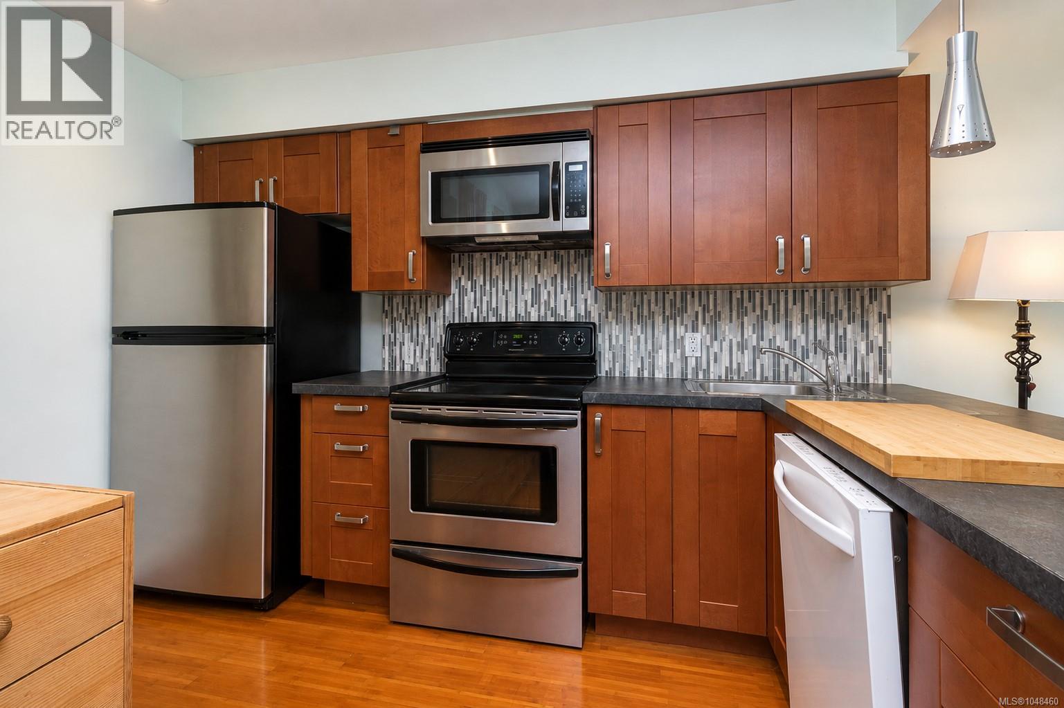 104 724 Sea Terrace, Victoria