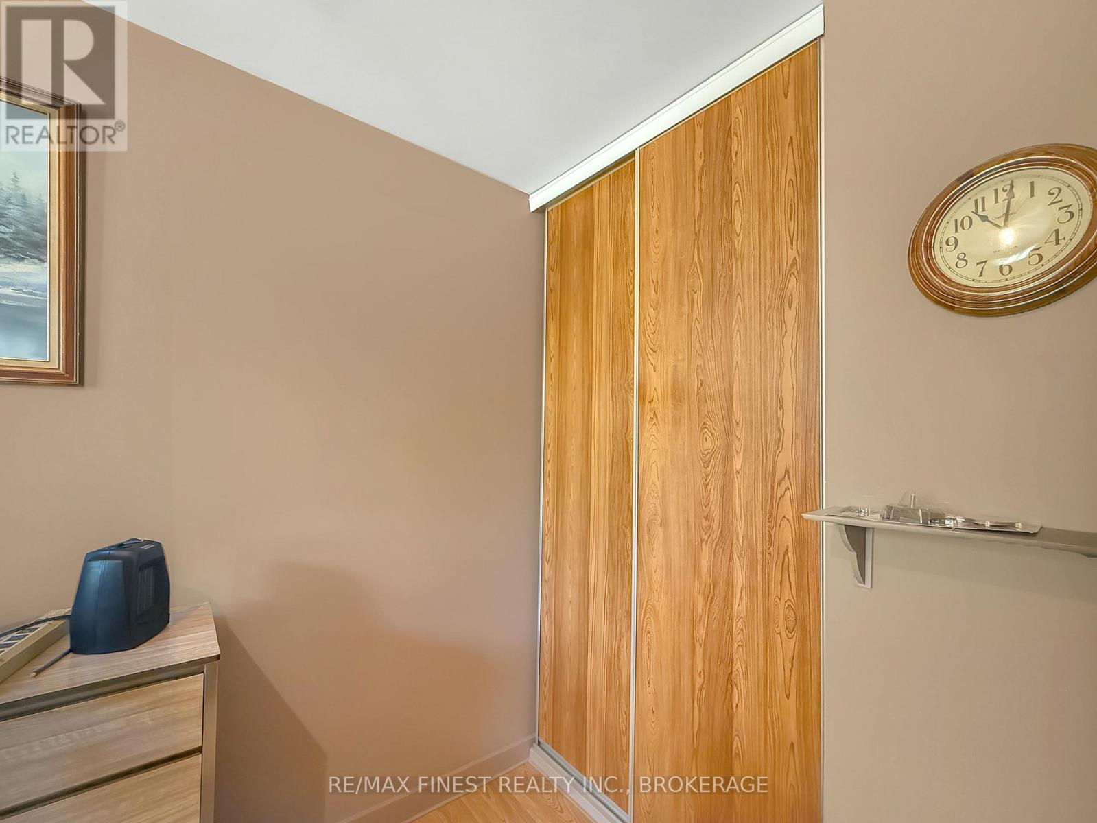 913 OAKVIEW AVENUE - 12
