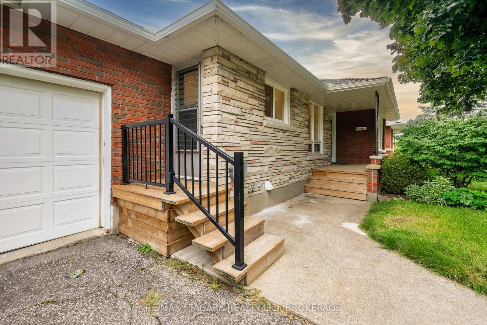15 Springbank Drive, St. Catharines (Ridley), Ontario, L2S2K1, St. Catharines (Ridley), Ontario — photo 2 of 5