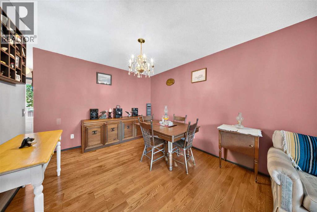 315 Thistle Way - 8
