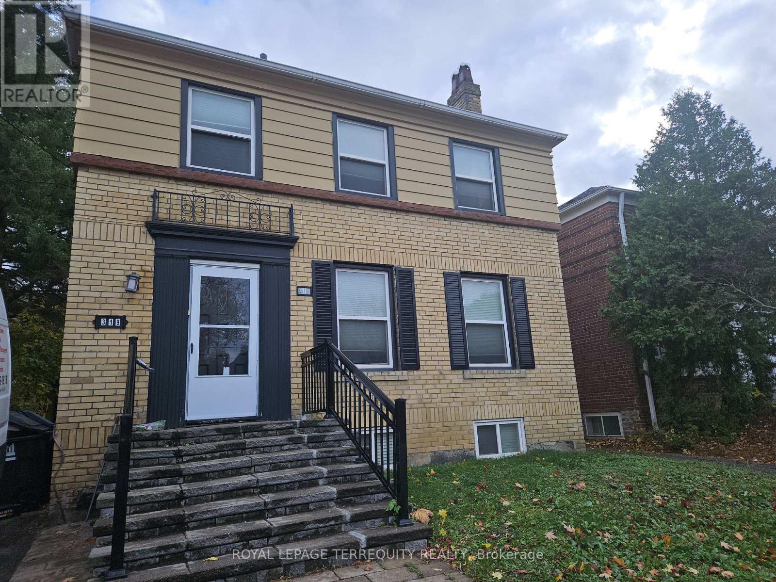 Photo of 319 Lawrence Avenue