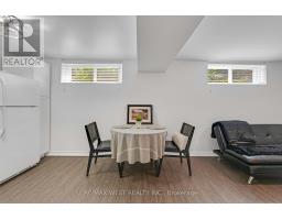 177 Searle Avenue, Toronto, ON M3H4B5 Photo 9
