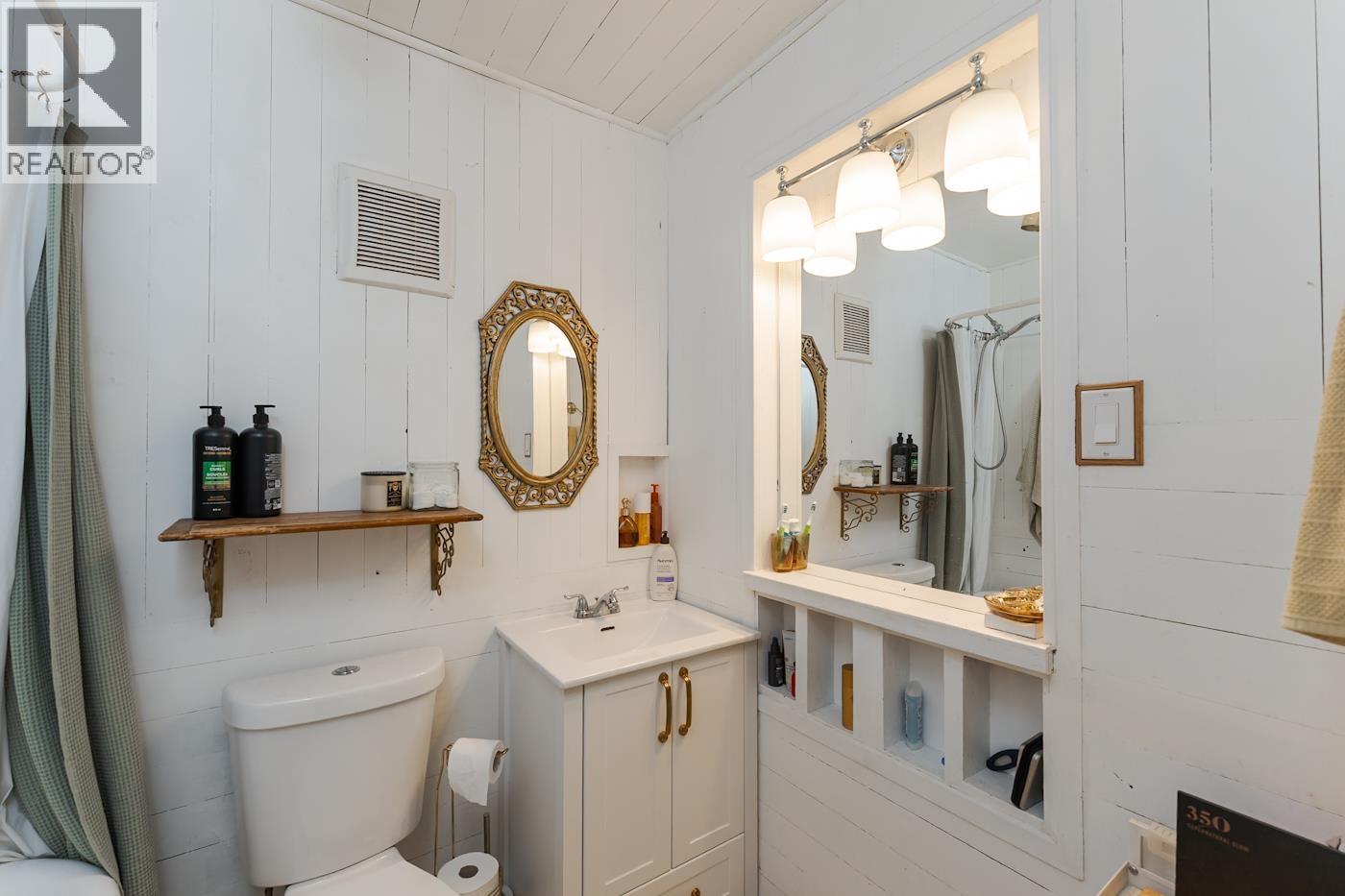 Photo 15 of 40 — 1136 20TH AVENUE · Prince George, BC
