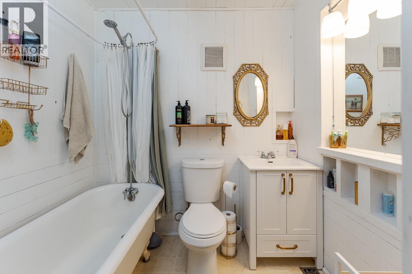 Photo 14 of 40 — 1136 20TH AVENUE · Prince George, BC