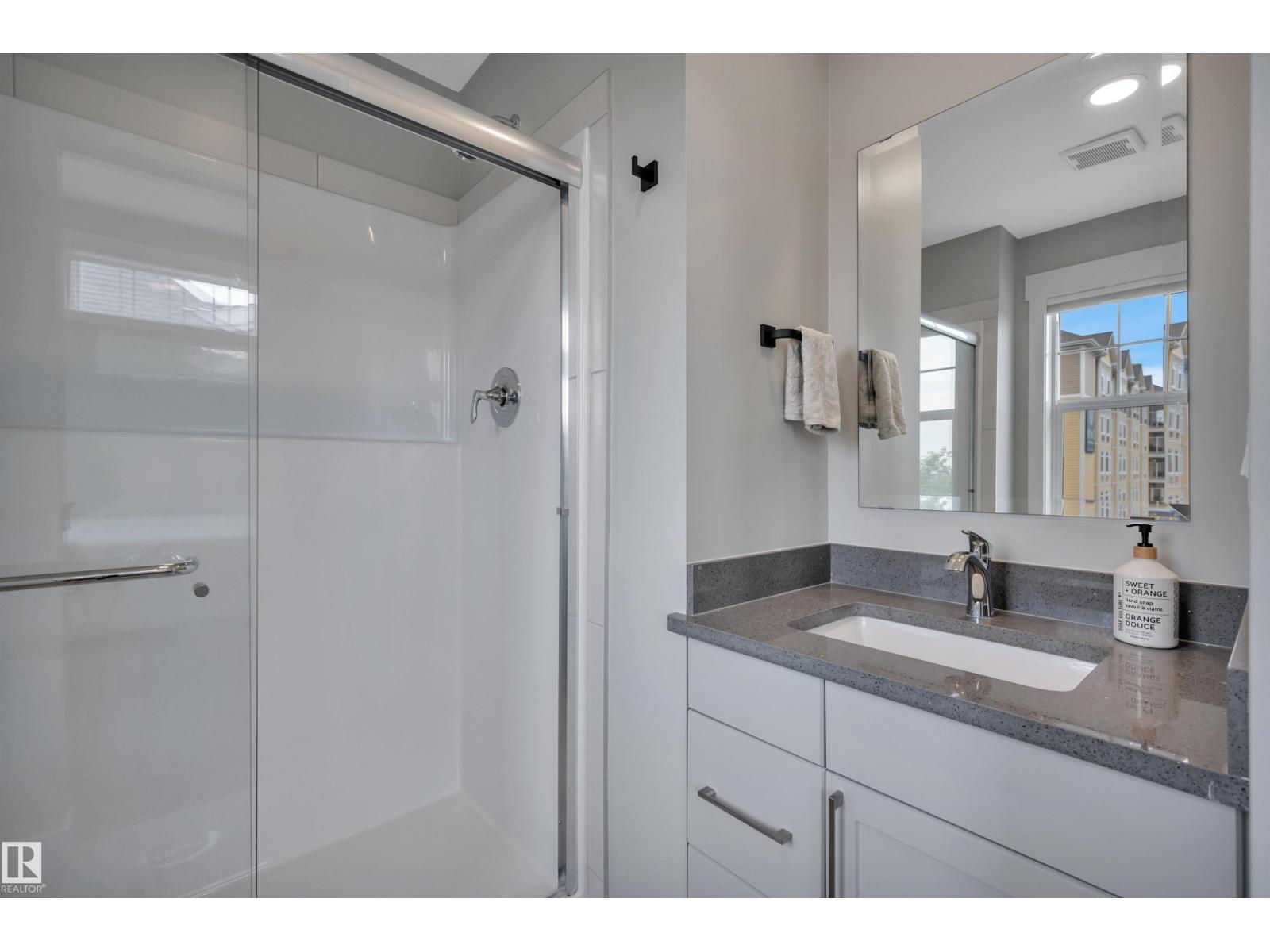 #4 150 EVERITT DR - 31