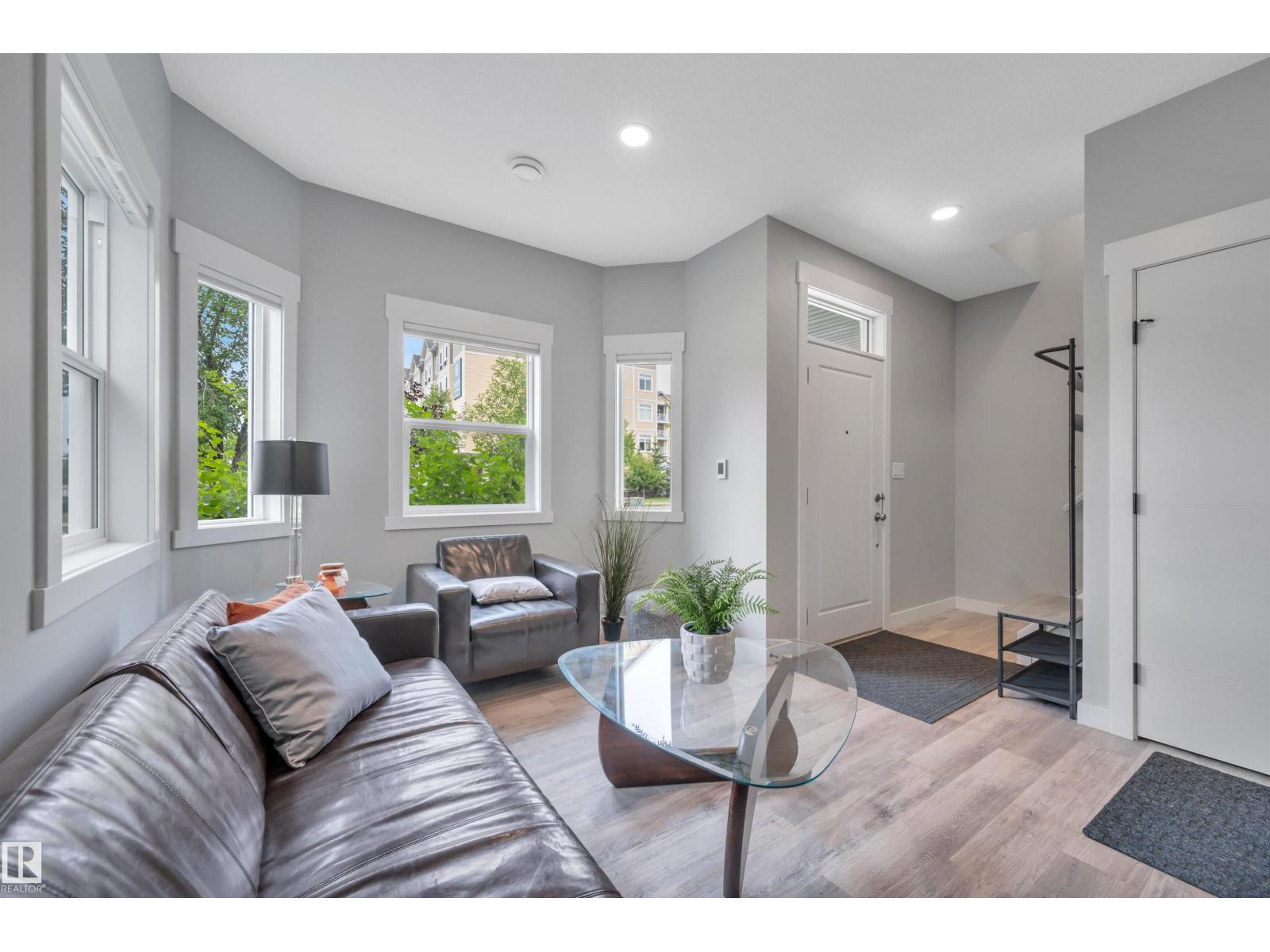 #4 150 EVERITT DR - 6
