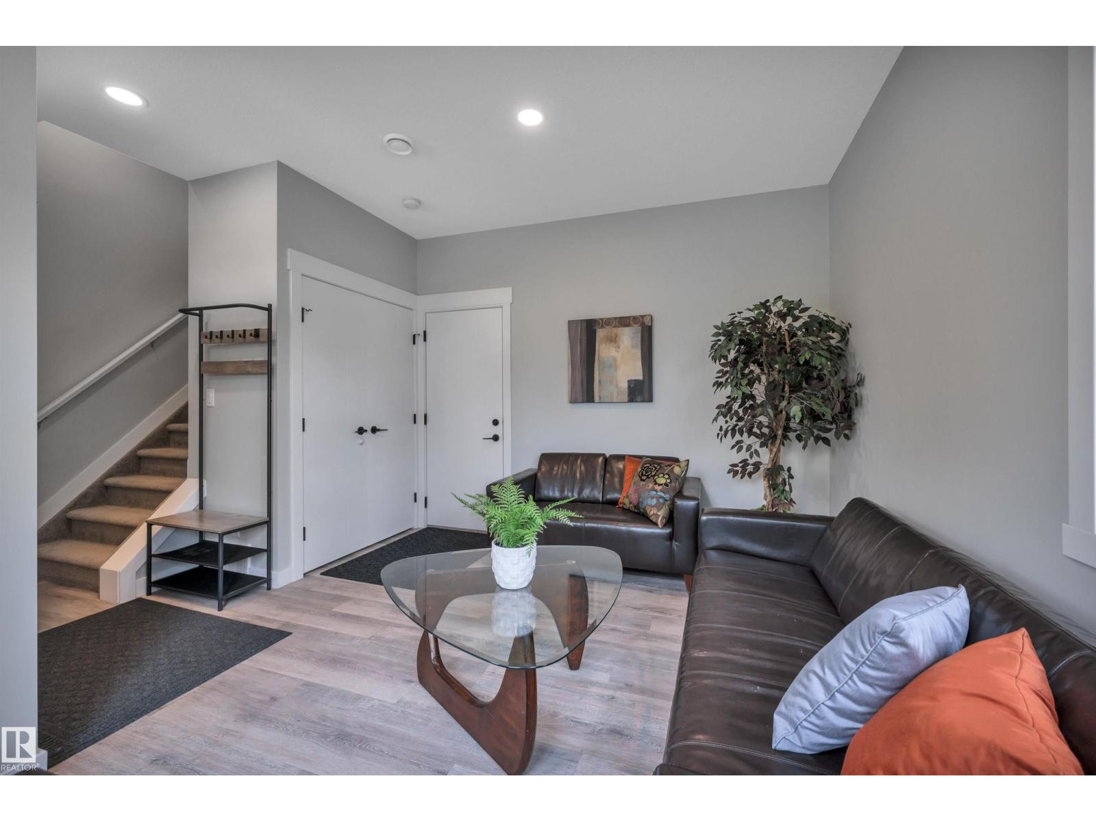 #4 150 EVERITT DR - 7