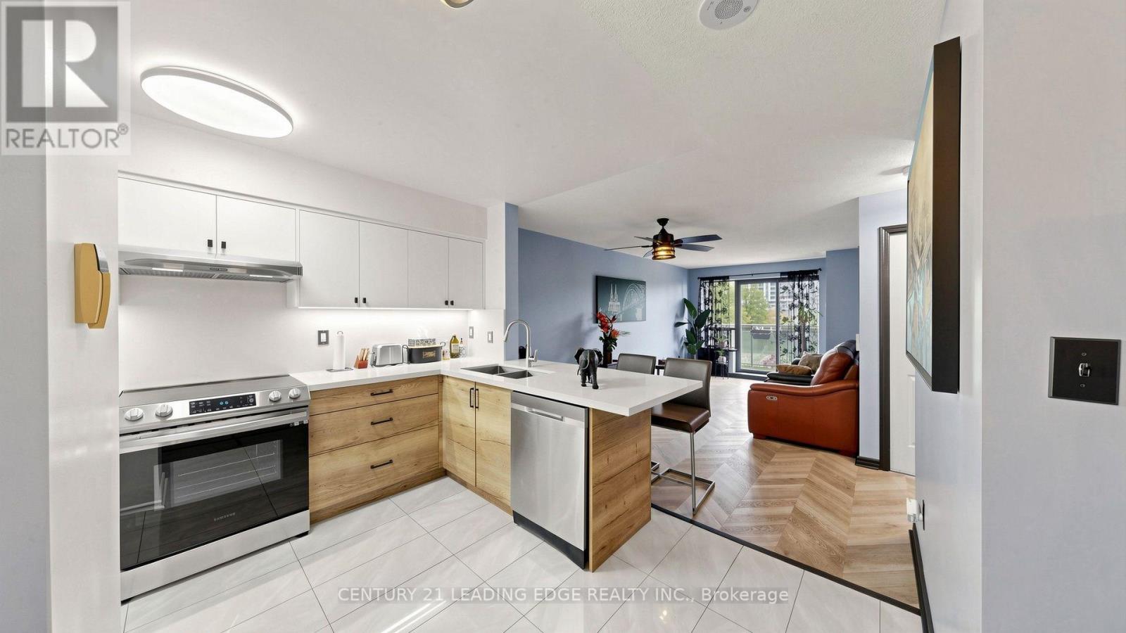 #212 39 ONEIDA CRESCENT - 23