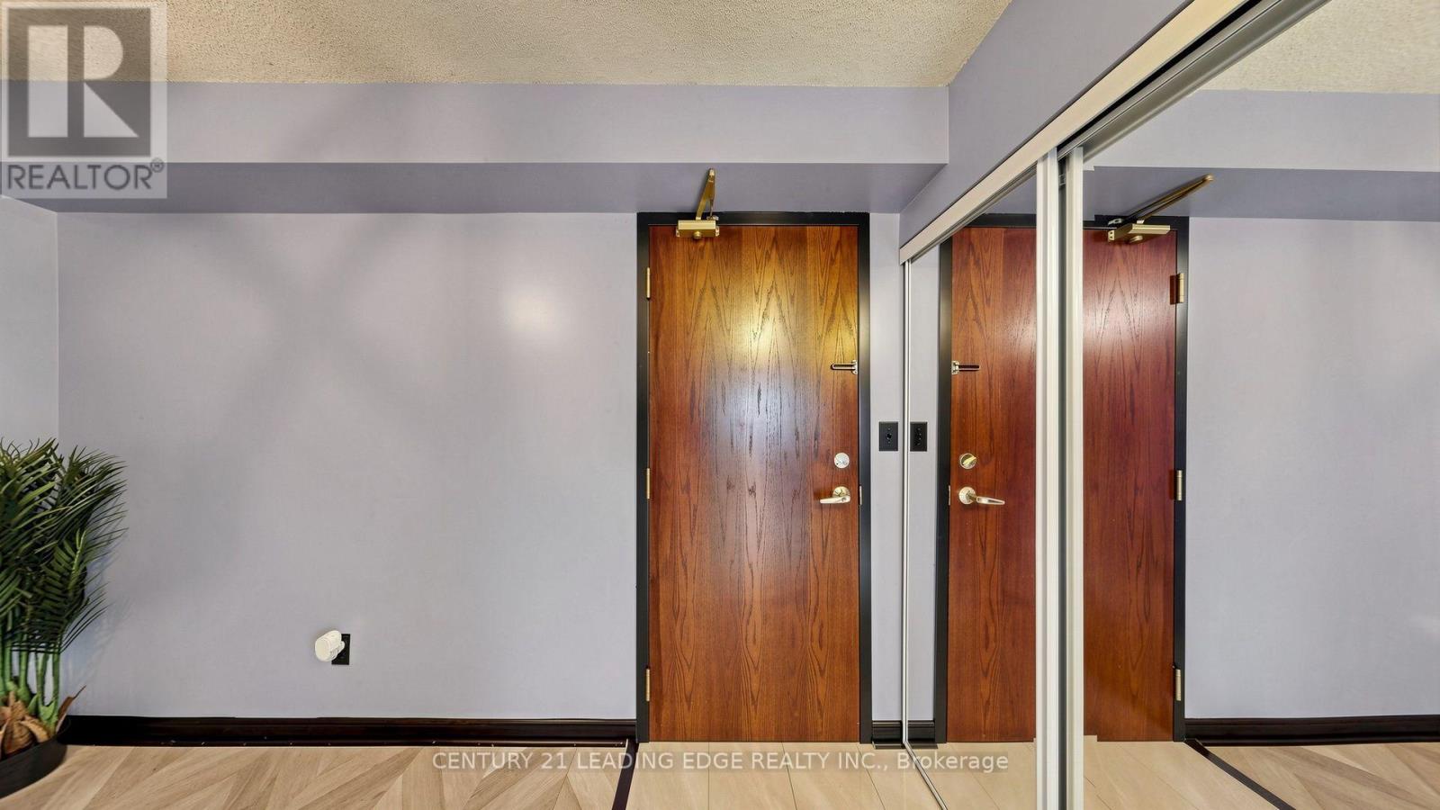 #212 39 ONEIDA CRESCENT - 37