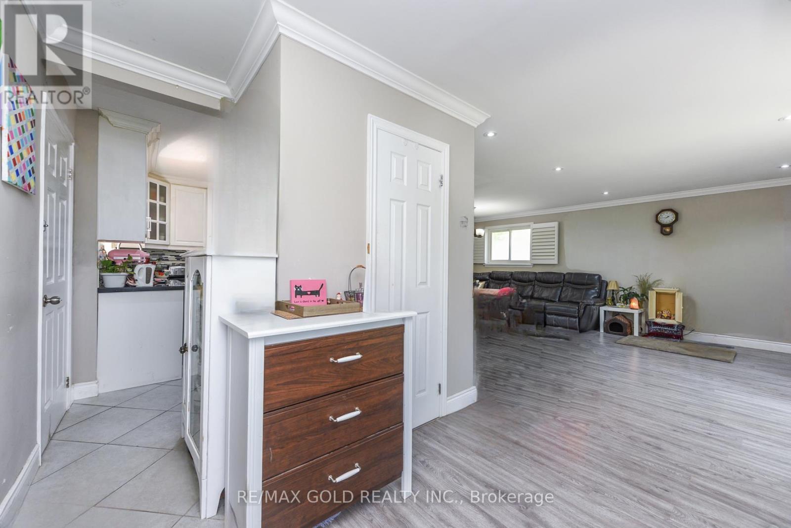 11 DUDLEY PLACE - 7