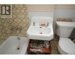 Kitchen - 612 7th Street E, Saskatoon, SK S7H0X9 Photo 11
