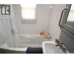 Bedroom - 612 7th Street E, Saskatoon, SK S7H0X9 Photo 8