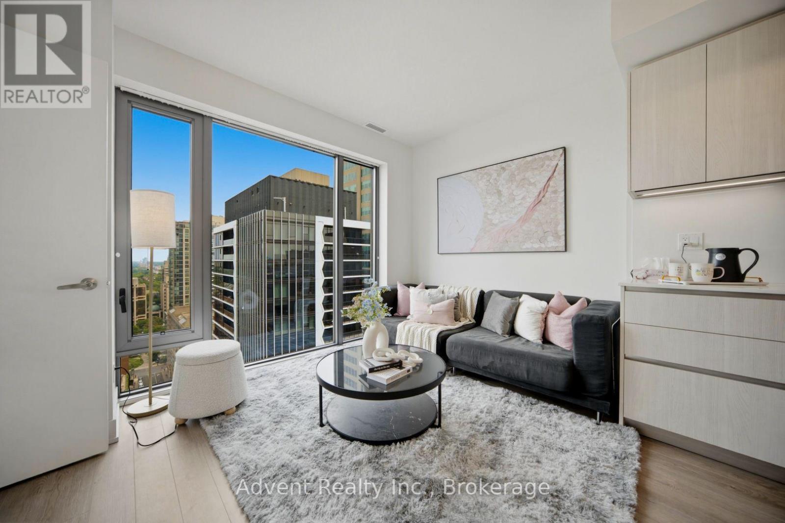 #2308 8 Cumberland Street, Toronto (Annex), Ontario, M4W0B6, Toronto (Annex), Ontario — photo 4 of 5