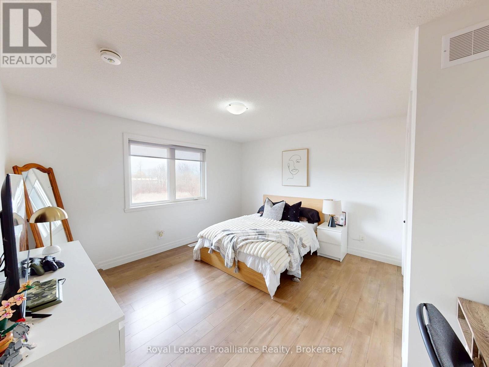 55 LANARK DRIVE - 20