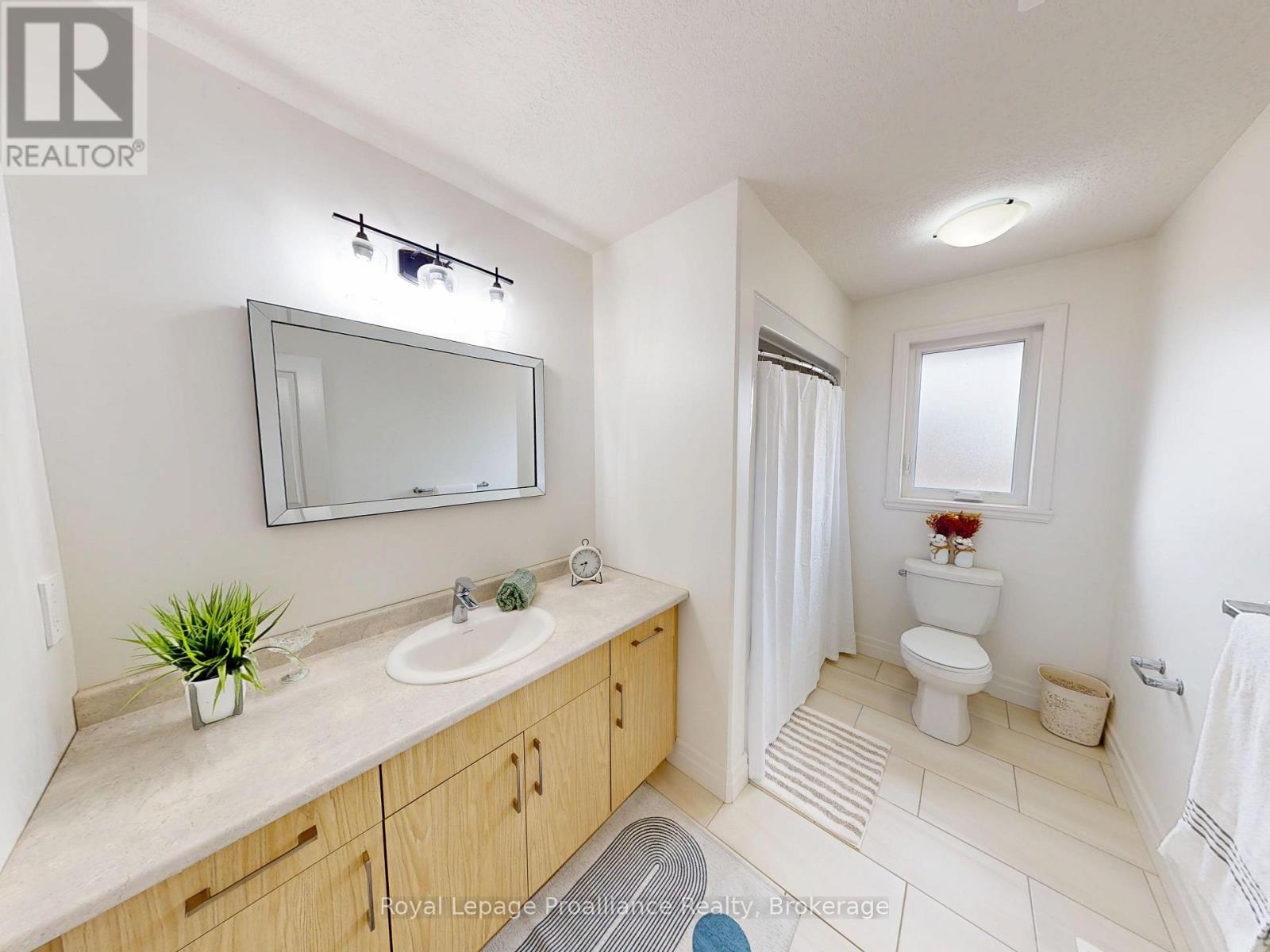 55 LANARK DRIVE - 22