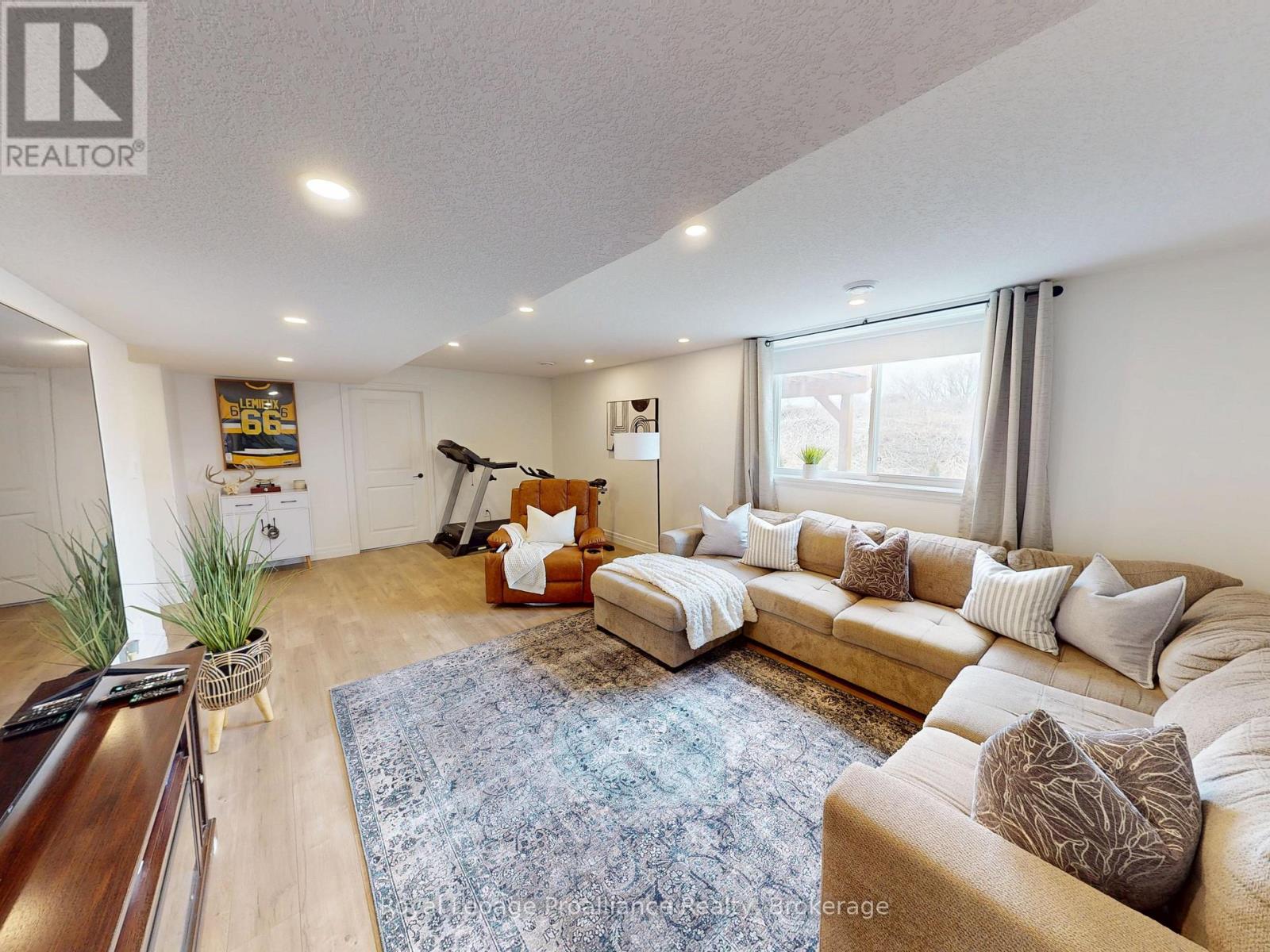 55 LANARK DRIVE - Image 27