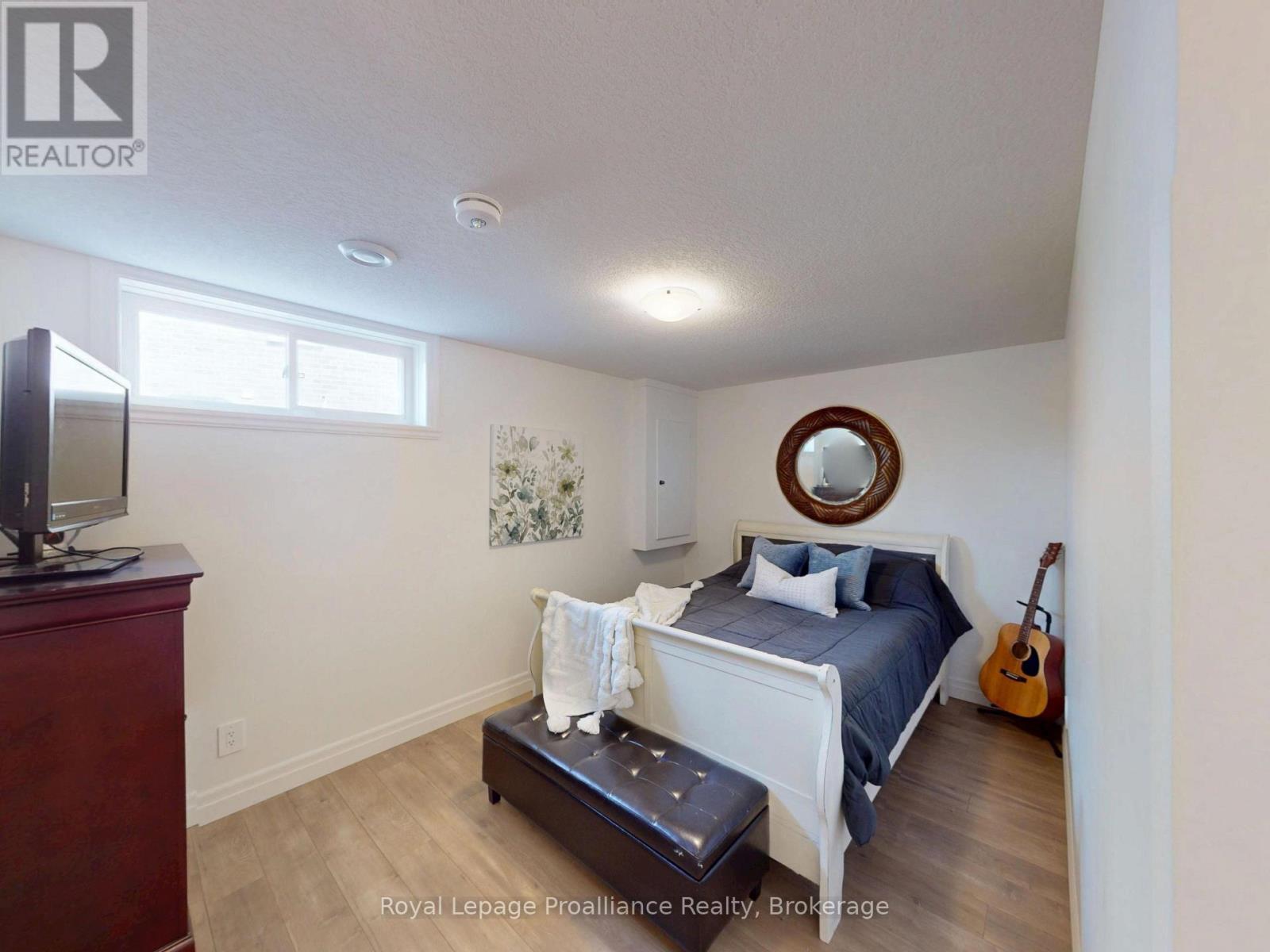 55 LANARK DRIVE - 28