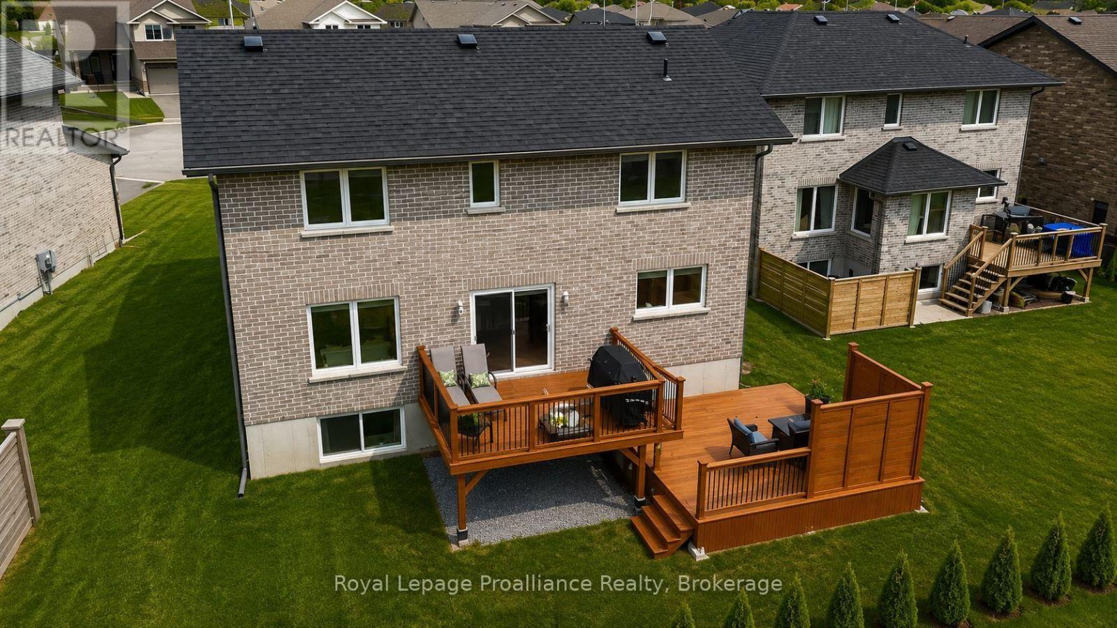 55 LANARK DRIVE - 33