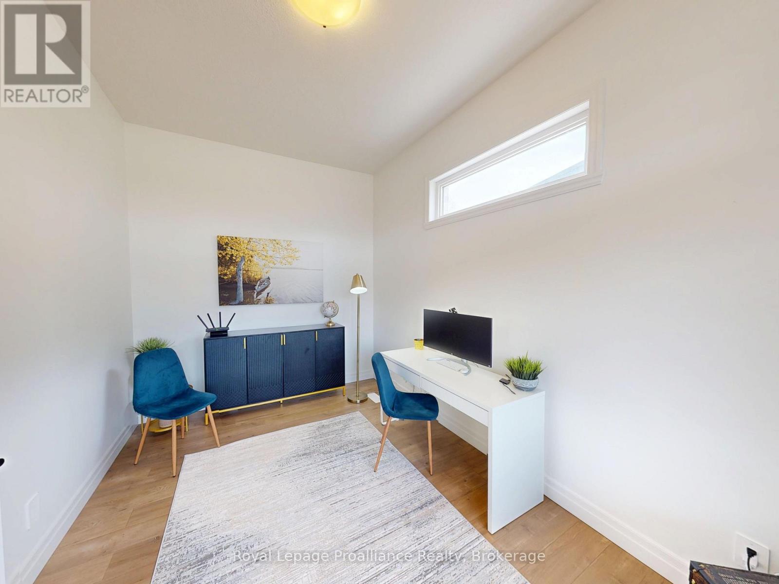 55 LANARK DRIVE - 4