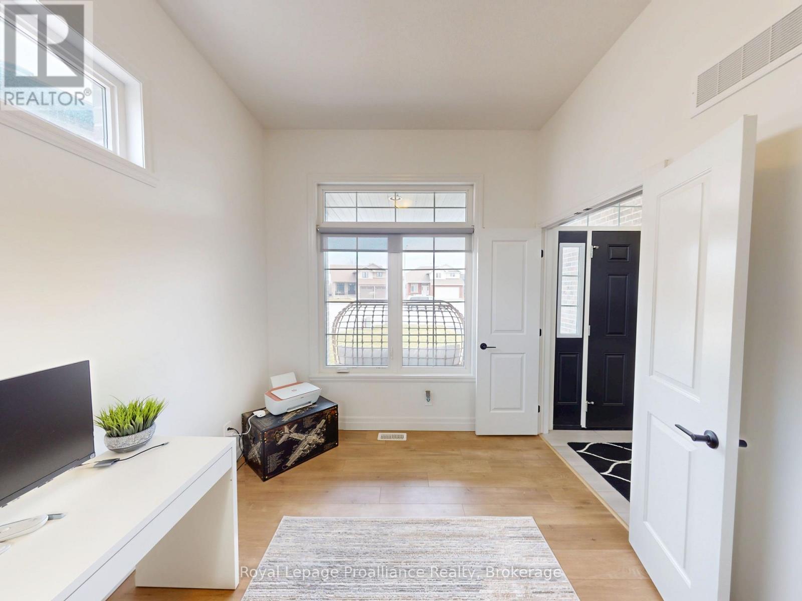 55 LANARK DRIVE - 5