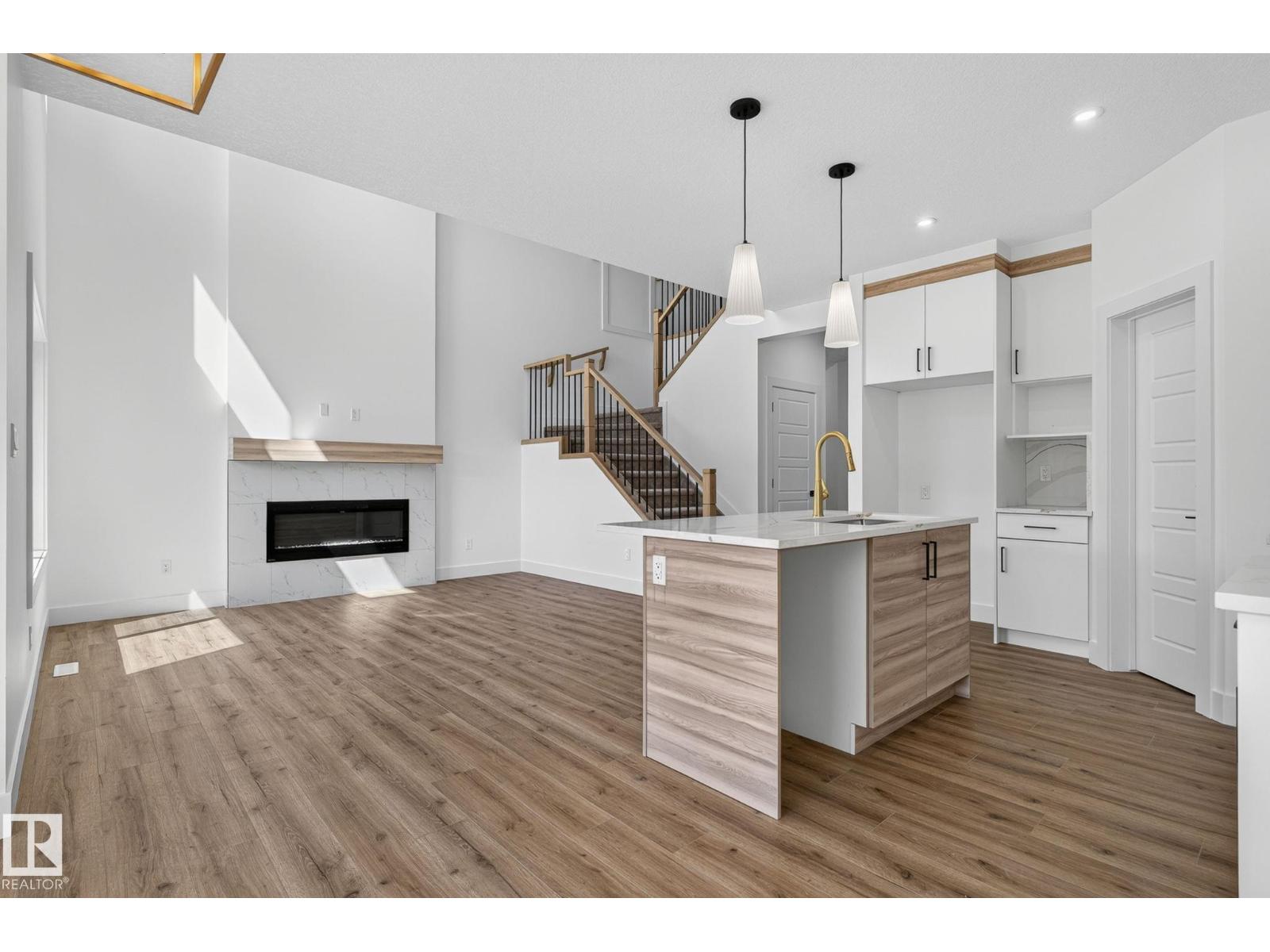 63 SILVERSTONE DR, photo 23 of 63