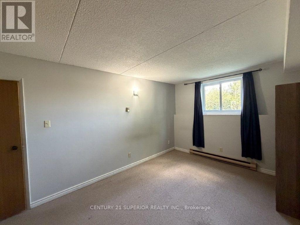#160 725 JAMES STREET S - 14