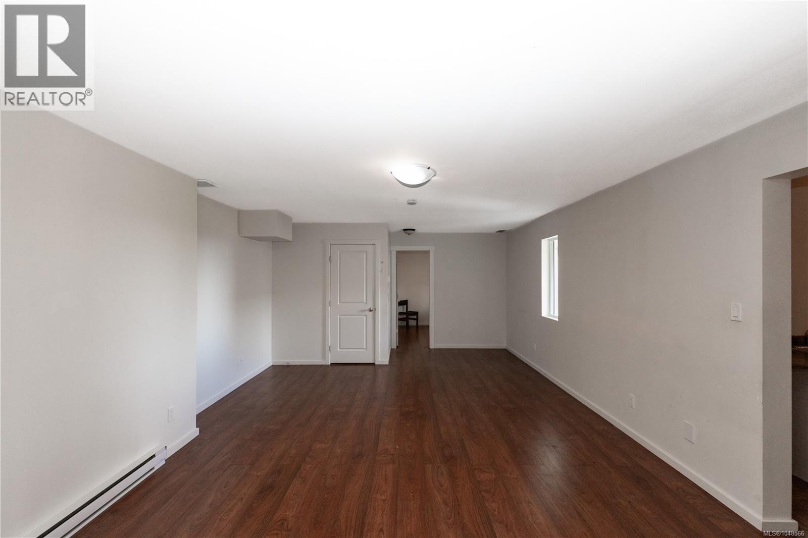 600 Mariner Dr - 52