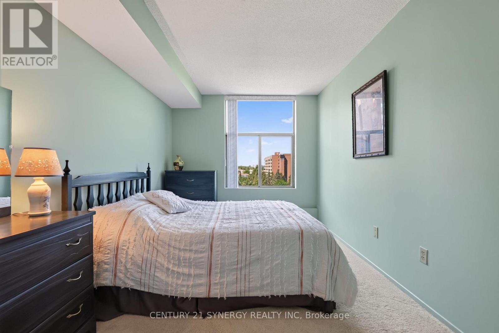 #704 2759 CAROUSEL CRESCENT - Image 32