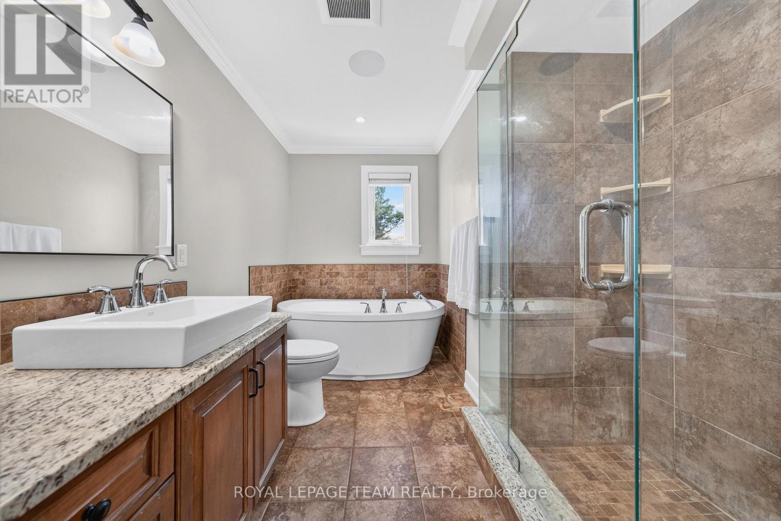 105 BRAE CRESCENT - Image 25