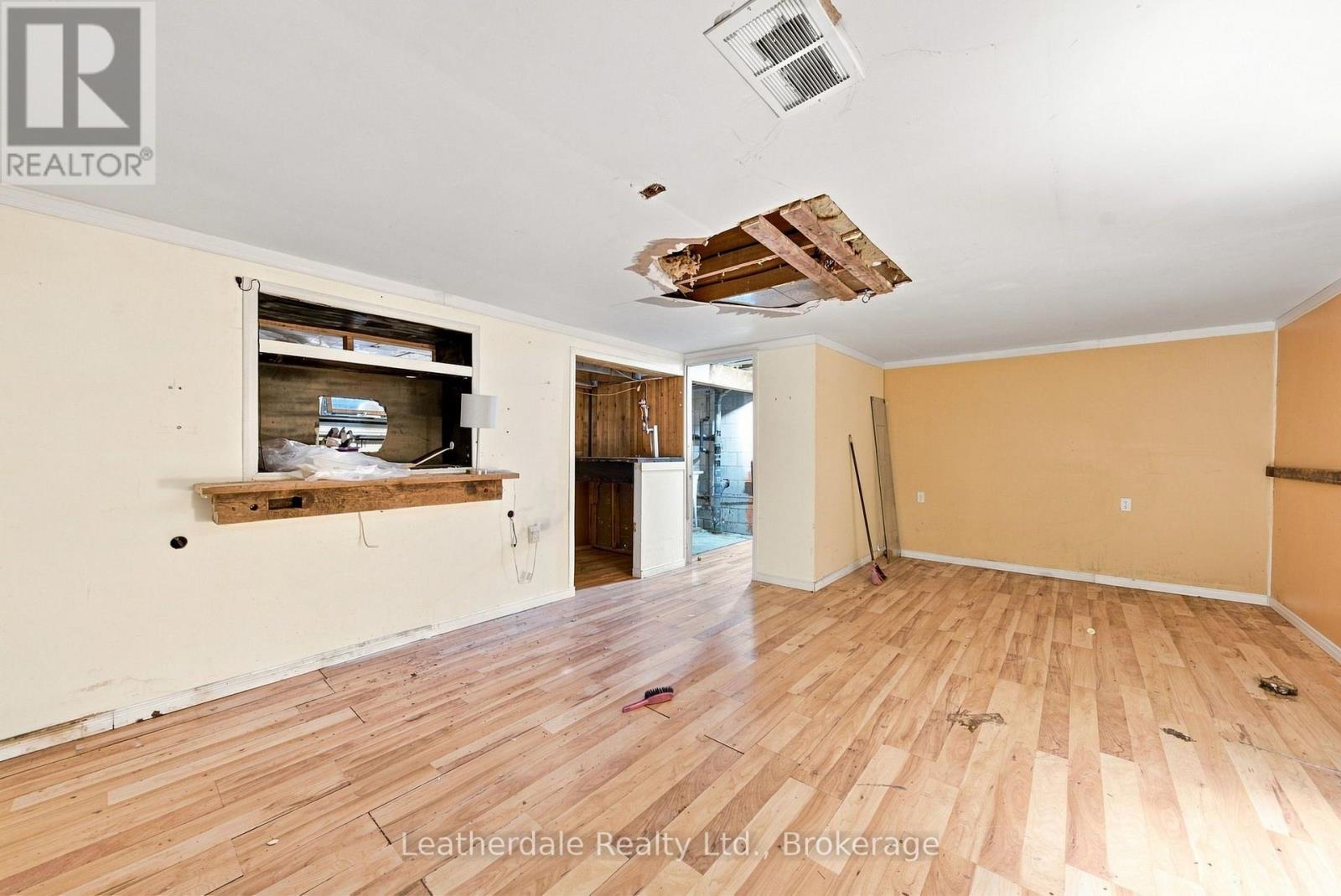 336 FOREST AVENUE N - Image 23
