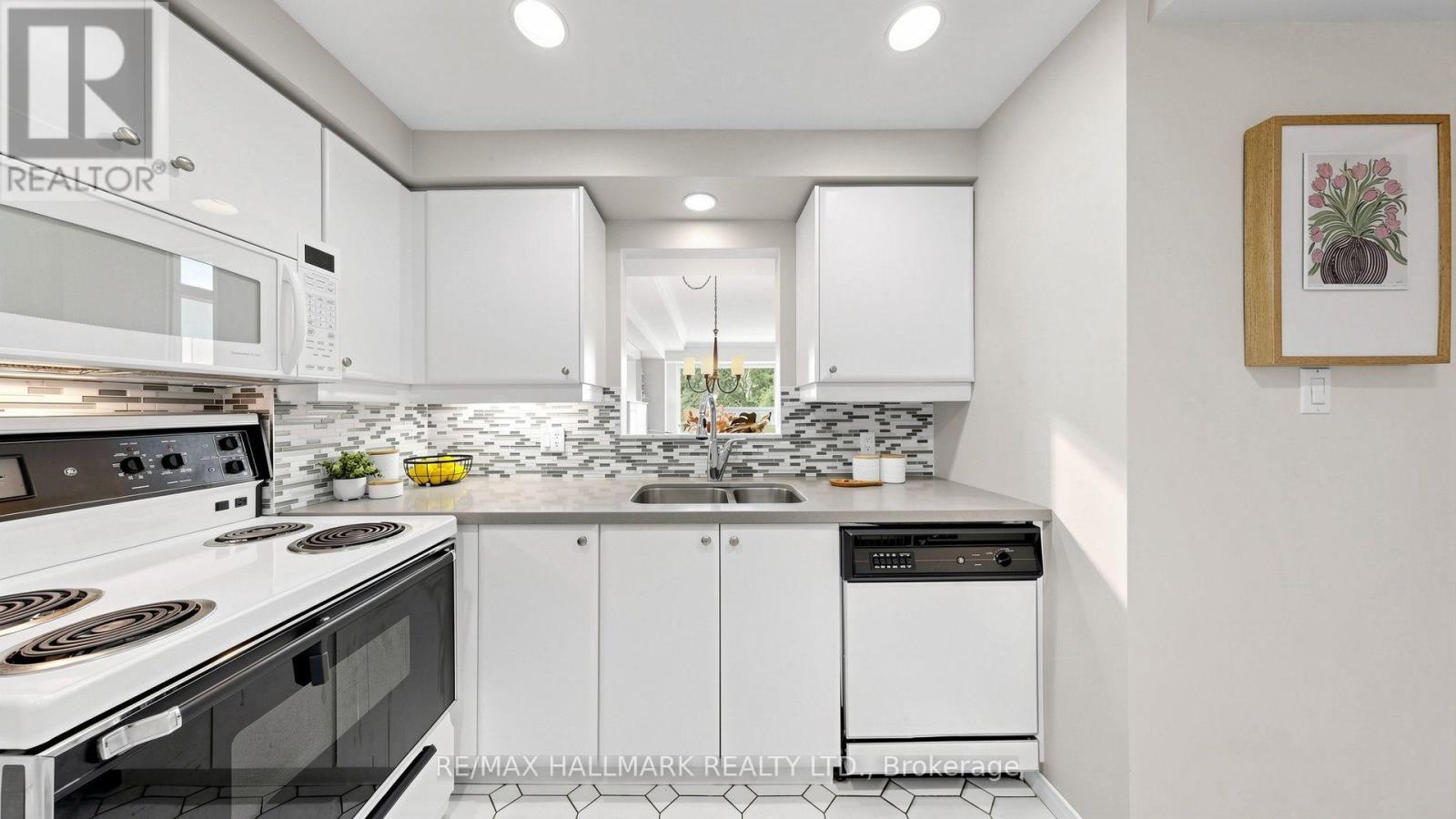 #312 1818 BAYVIEW AVENUE - 10