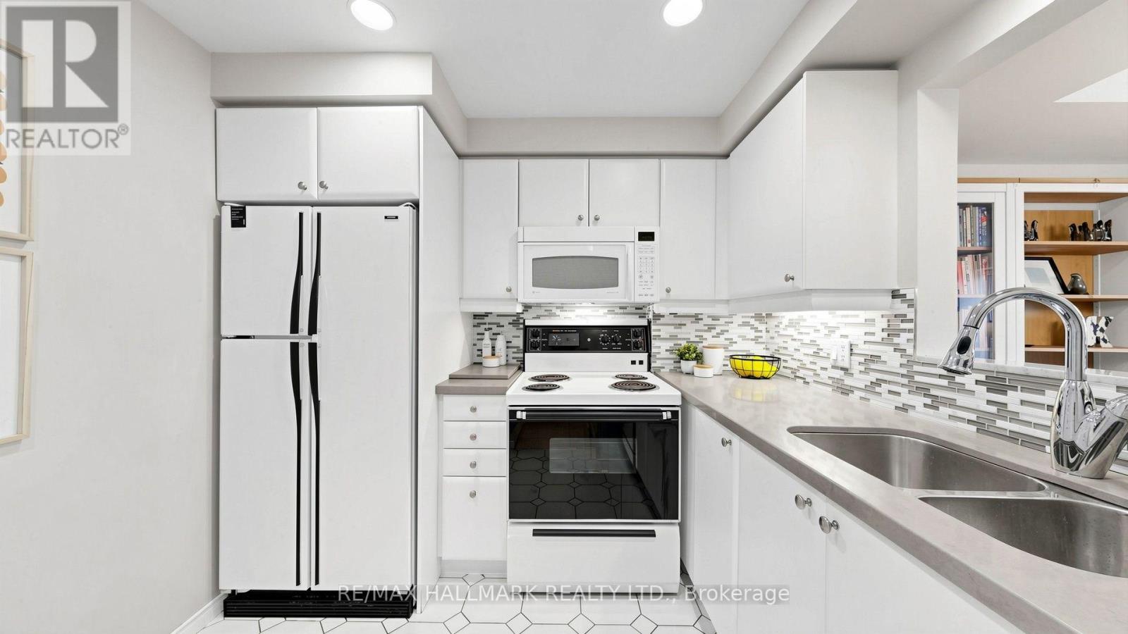#312 1818 BAYVIEW AVENUE - 11