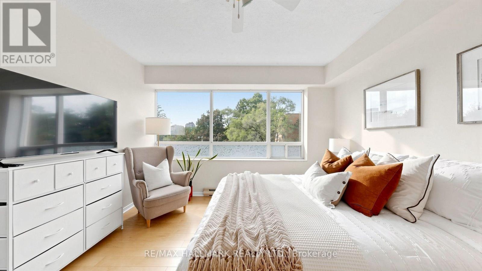 #312 1818 BAYVIEW AVENUE - 13