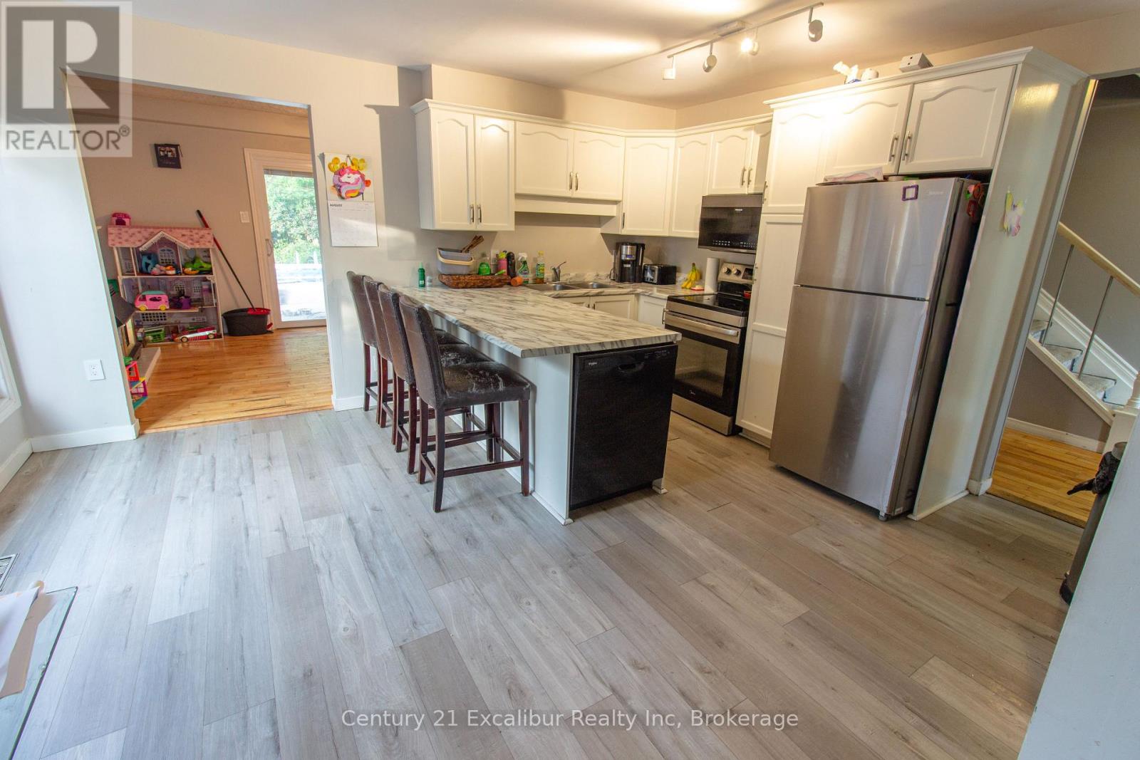 517 SHORTREED AVENUE - Image 3