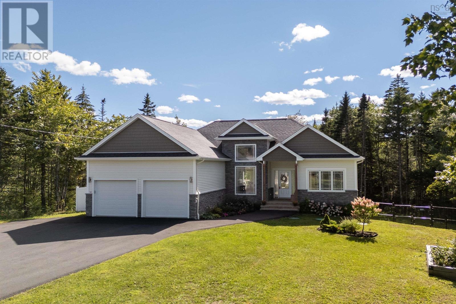 1438 Mccabe Lake Drive, Middle Sackville, Nova Scotia, B4E0P6, Middle Sackville, Nova Scotia — photo 2 of 5