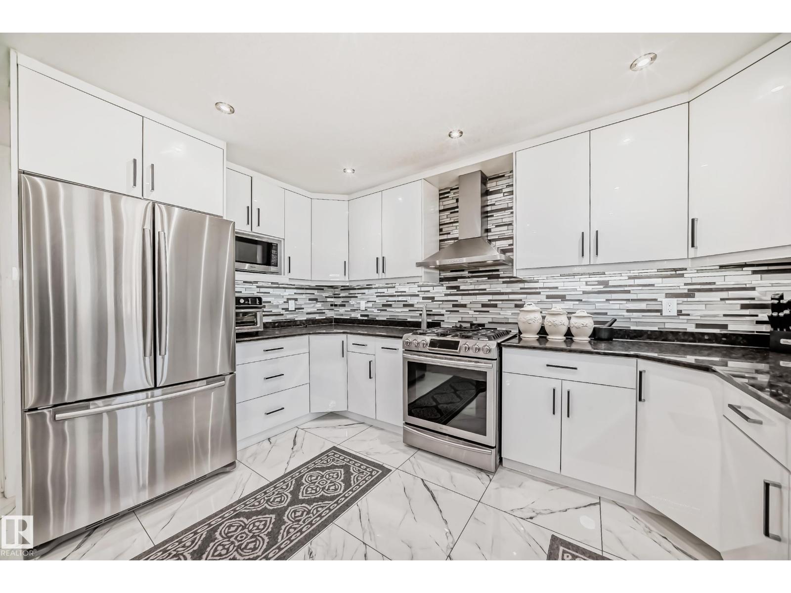 4608 43 AV NW - 12