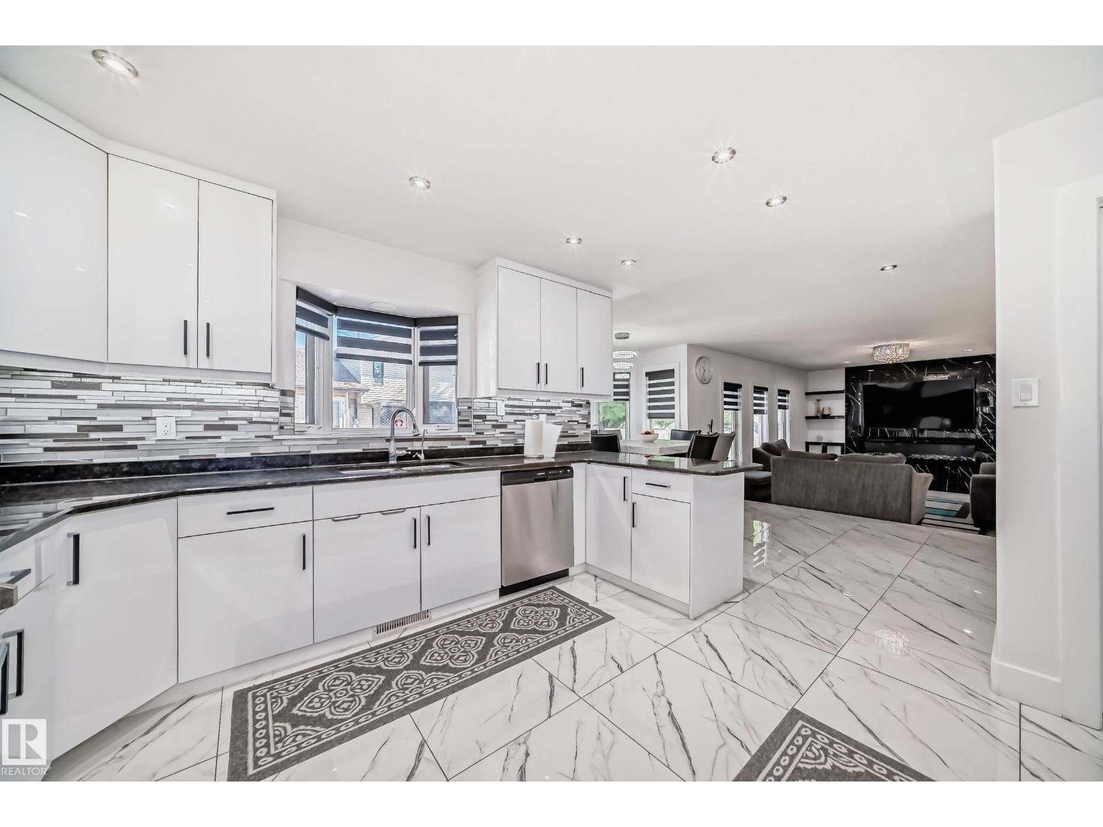 4608 43 AV NW - 14