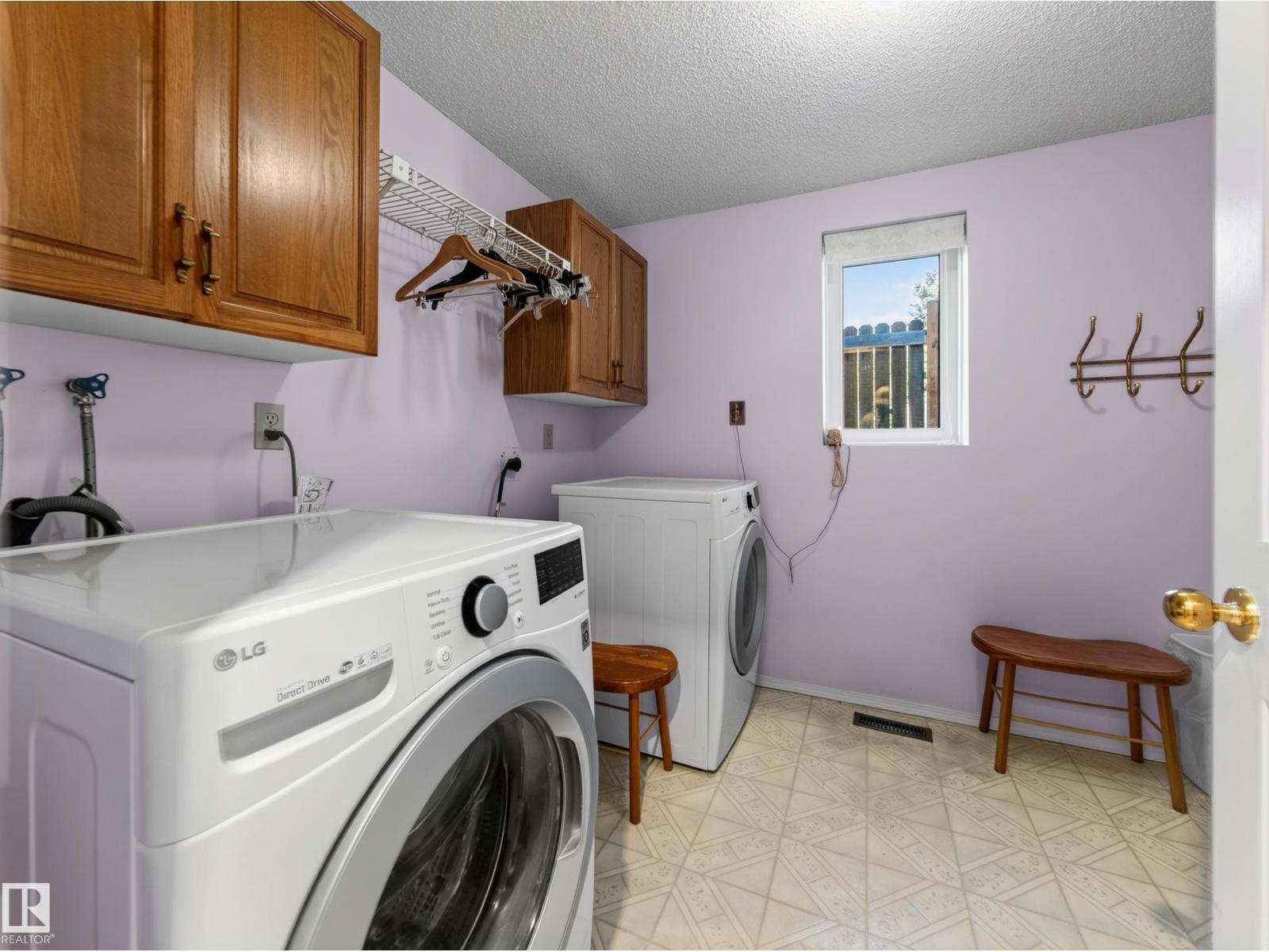 7 KIRKLEES PL - 32