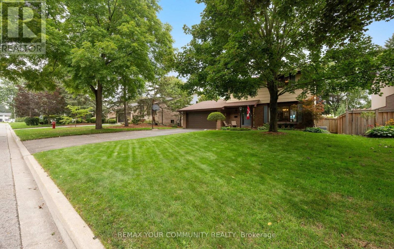10 Glenview Drive, Aurora (Aurora Highlands), Ontario, L4G2G8, Aurora (Aurora Highlands), Ontario — photo 2 of 5