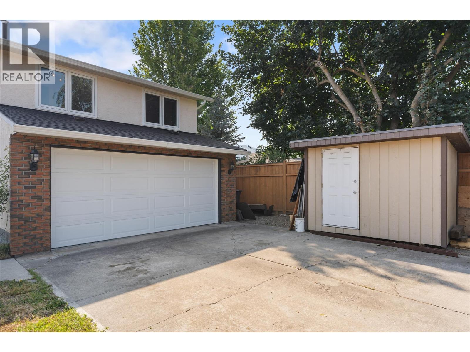 4201 Lakeshore Road, Kelowna, British Columbia, V1W4H7, Kelowna, British Columbia — photo 4 of 5