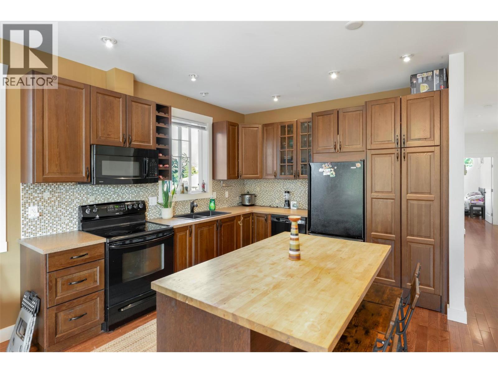 #102 598 Wade Avenue - 5