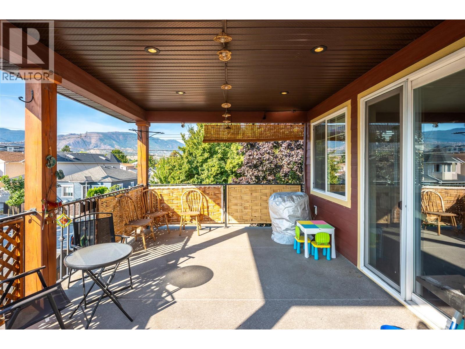 #102 598 Wade Avenue - 18