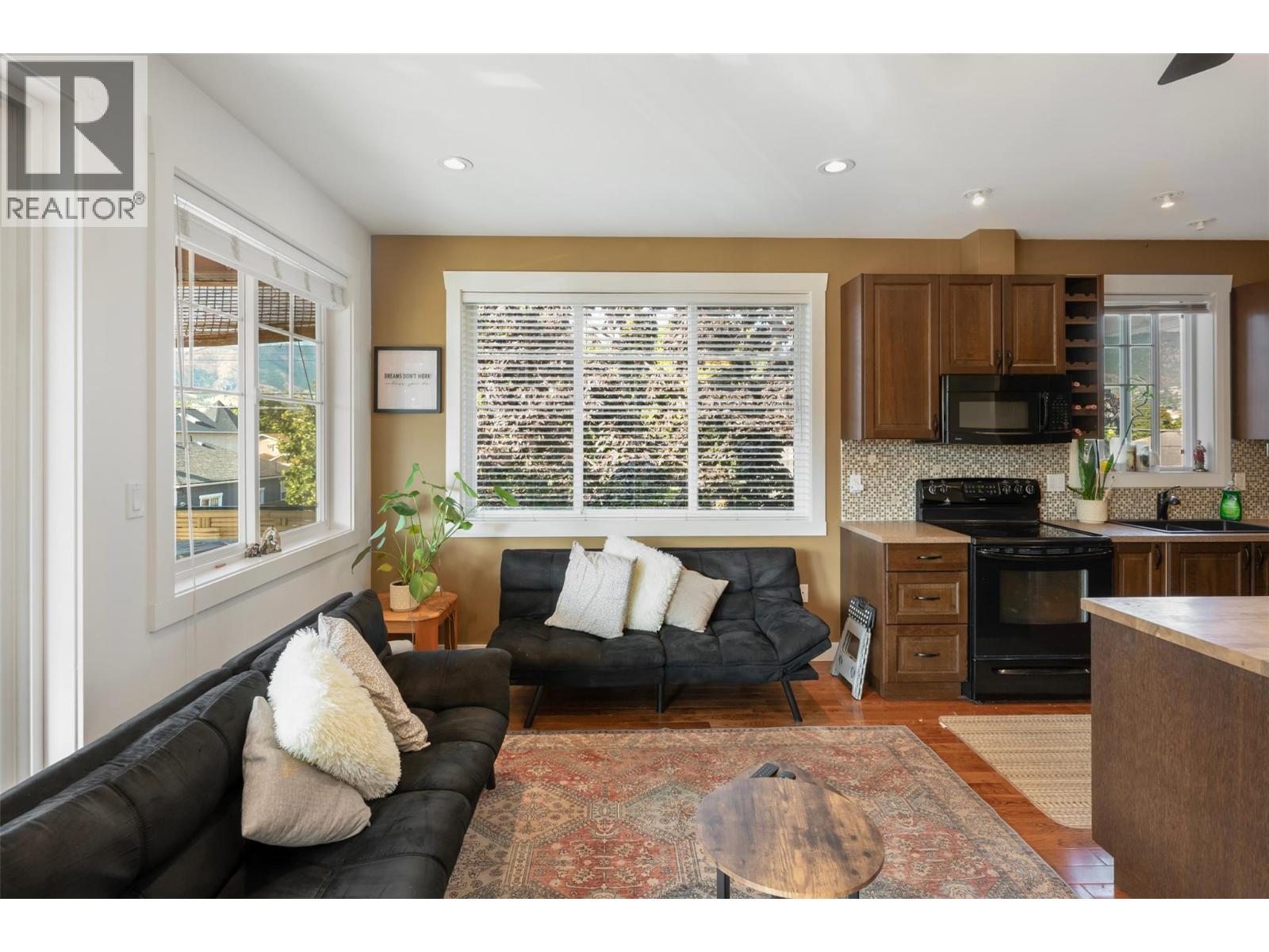 #102 598 Wade Avenue - 10