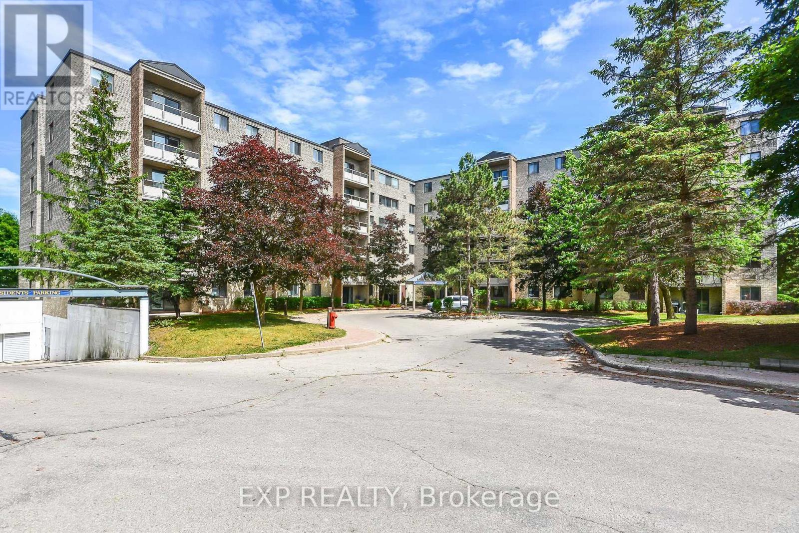 #301 93 Westwood Road, Guelph (Willow West/Sugarbush/West Acres), Ontario, N1H7J7, Guelph (Willow West/Sugarbush/West Acres), Ontario — photo 2 of 5