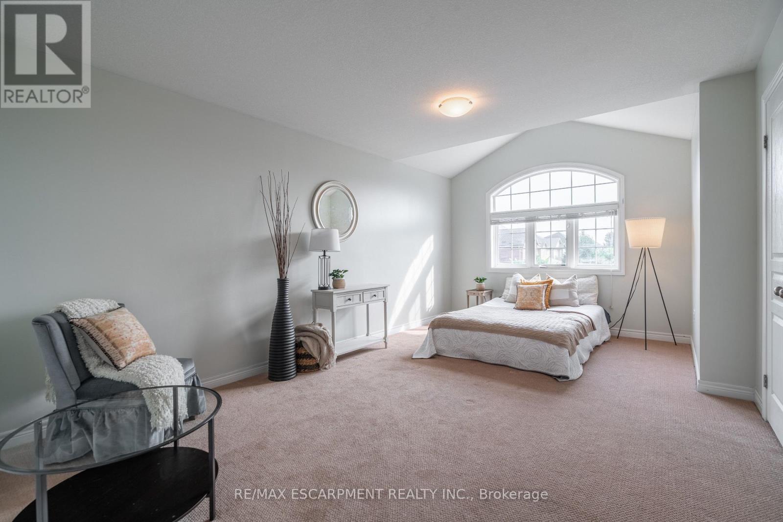 51 SHOWCASE DRIVE - Image 19