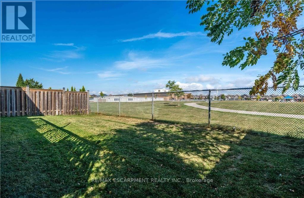 51 SHOWCASE DRIVE - Image 29