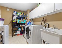 12865 63a Avenue, Surrey, BC V3X3S9 Photo 11