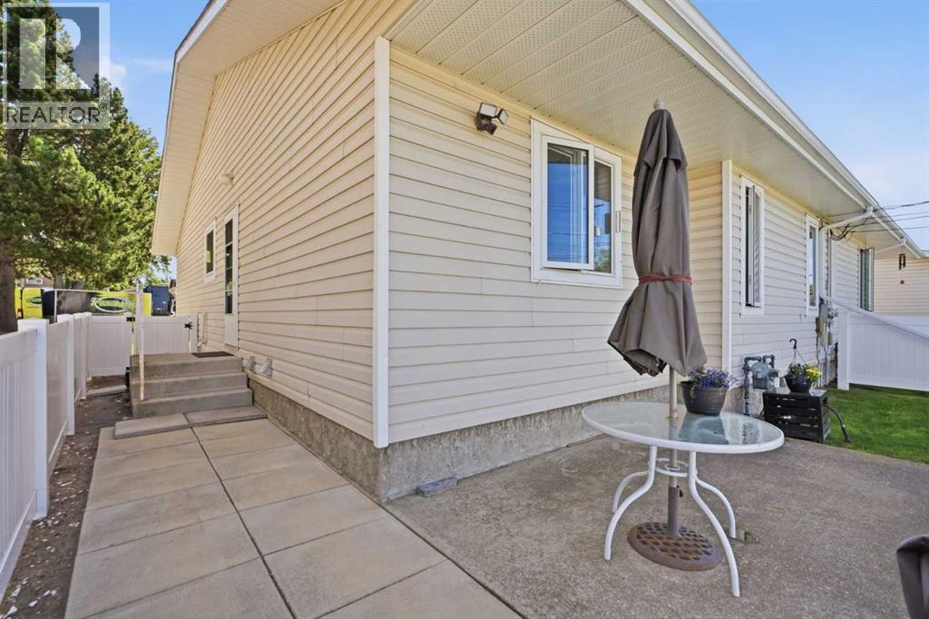 Listing photo – 5016 48 Street, Innisfail