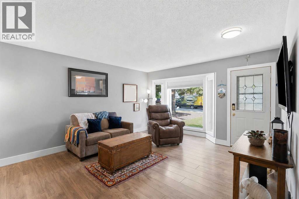 Listing photo – 5016 48 Street, Innisfail